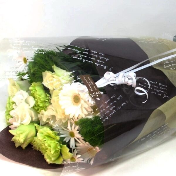 季節のお花たっぷり白い長い花束 White & Green Long Stemmed Bouquet