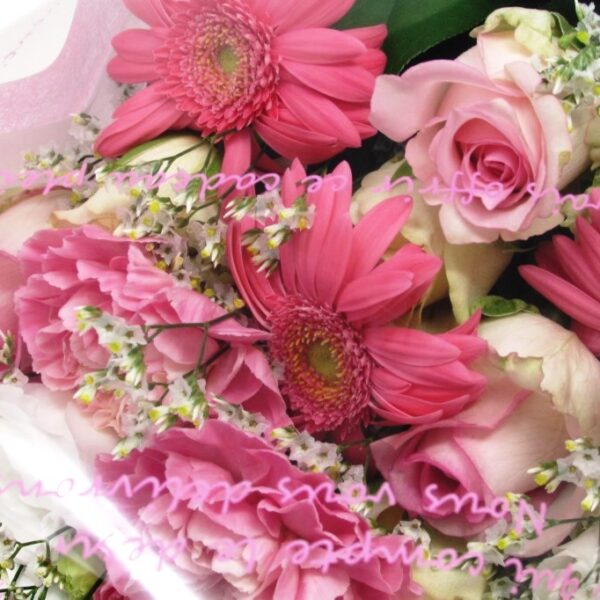 季節のお花たっぷりピンクの長い花束 Pinkish Long Stemmed Bouquet